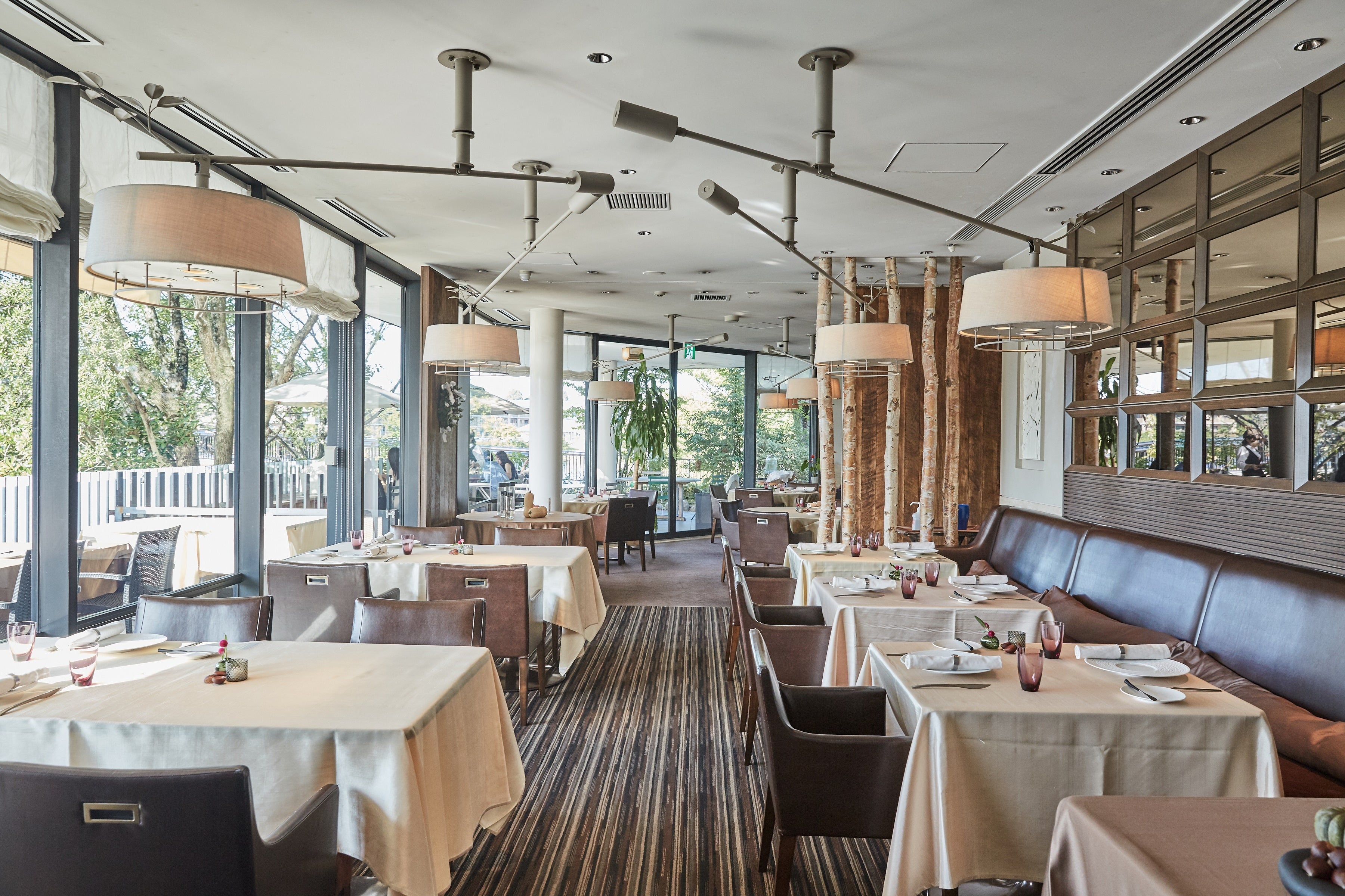 仏蘭西料理 ラ・テラス ”イリゼ”　内観