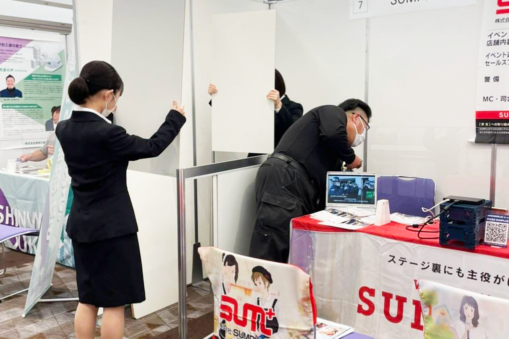 ▲イベントの什器組み立て体験