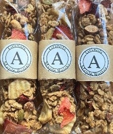 いちごとバナナのメイプルバター・グラノーラ （Anboerie）