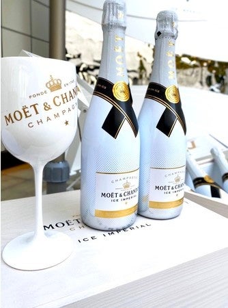 氷を入れて飲むスタイルのアイスアンぺリアル。暑い日でも最後まで美味しくお召し上がりいただけます。