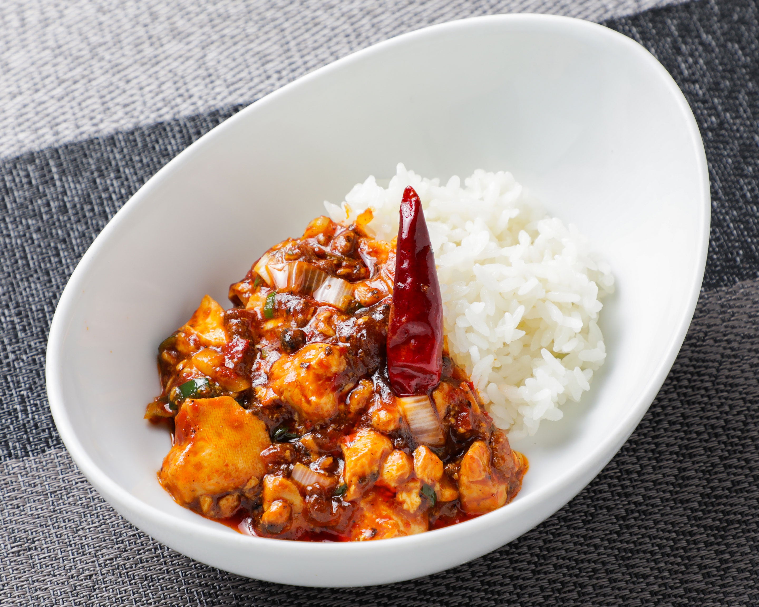 MABO RICE Red（マーボライス　レッド）レギュラー：1,280円　/　ハーフ：640円