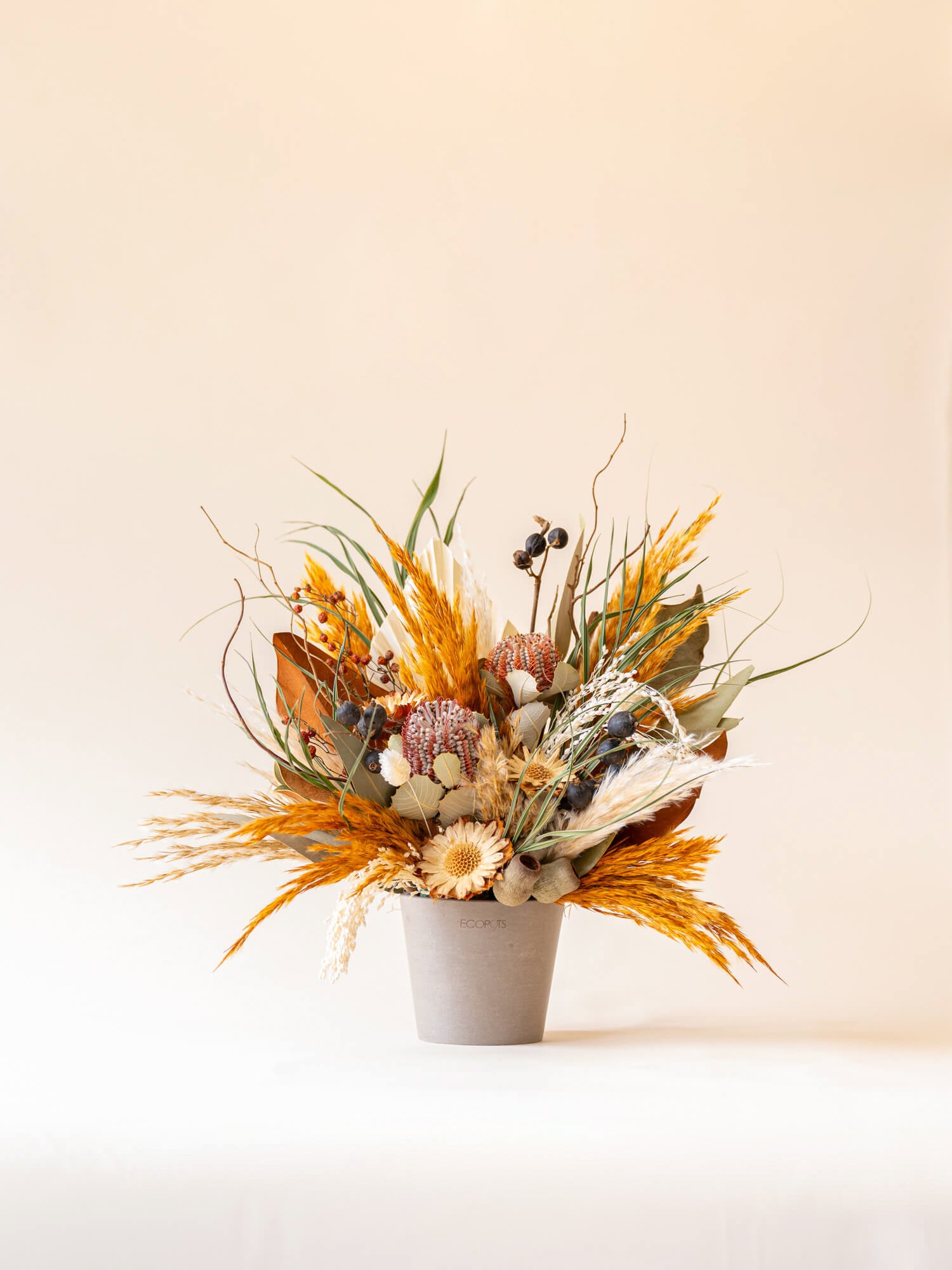 秋の実りのドライフラワー器アレンジ