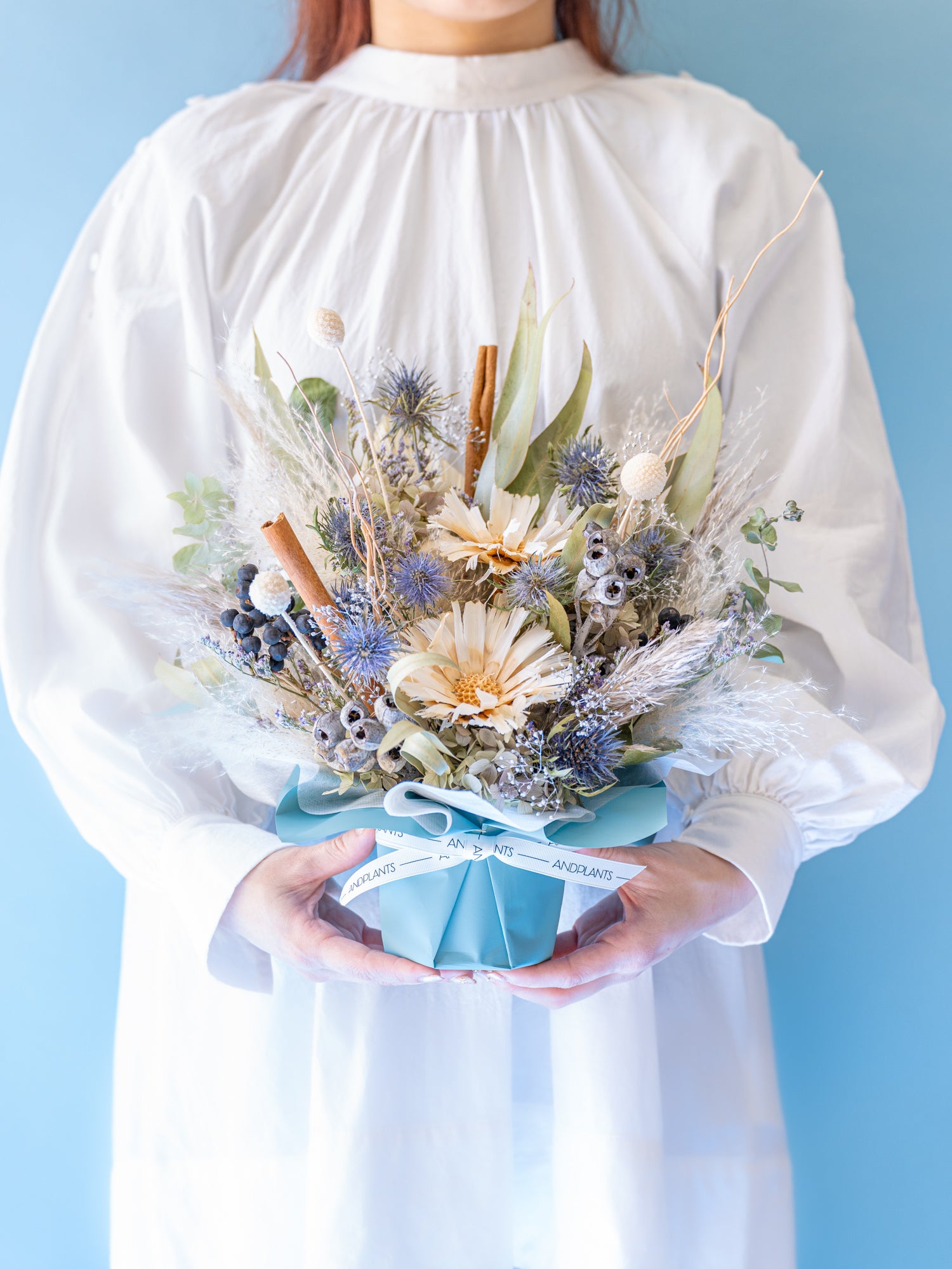 パウダースノーなドライフラワー器アレンジ