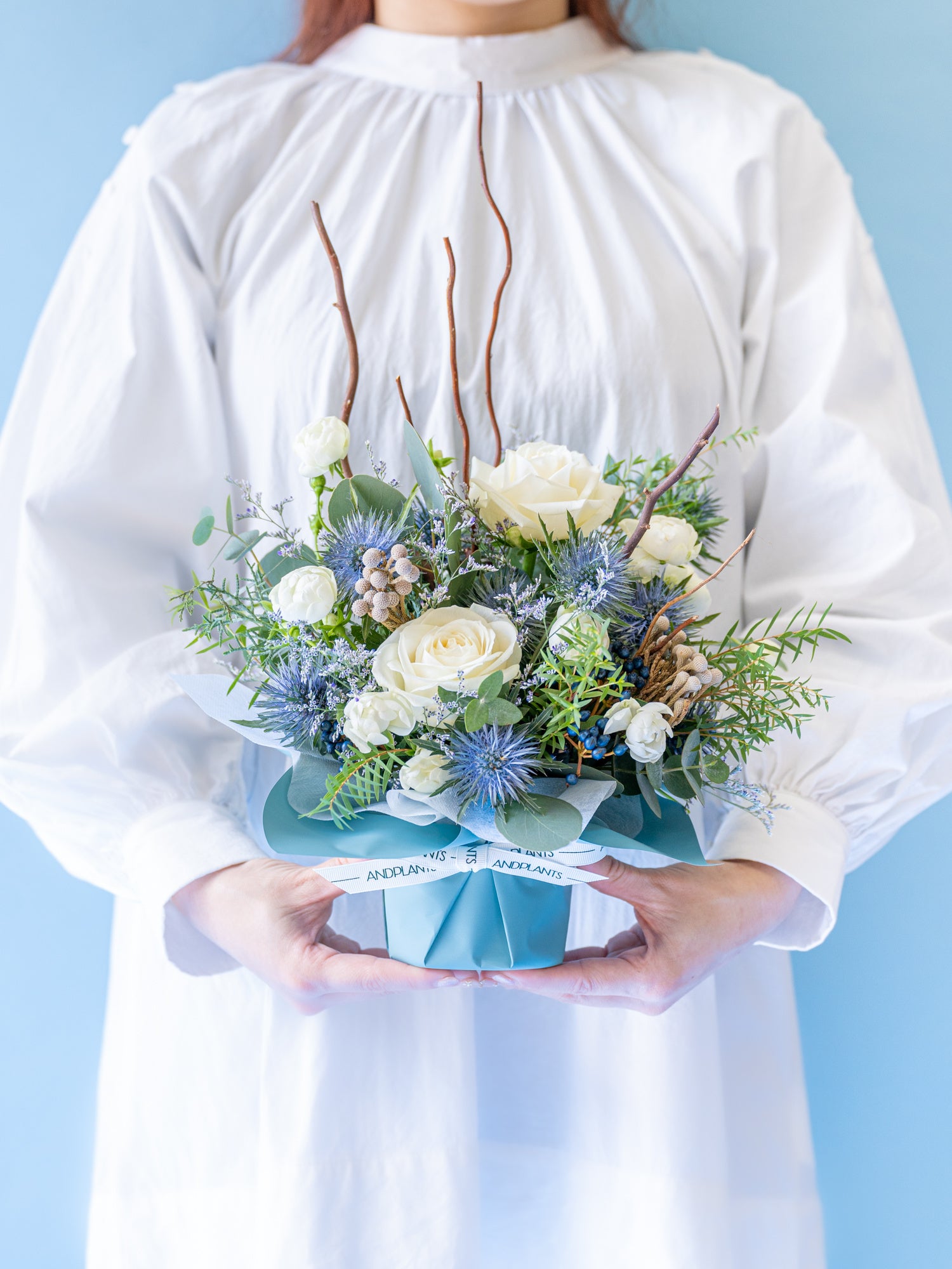 ホワイトローズのクラシカルなアレンジメント