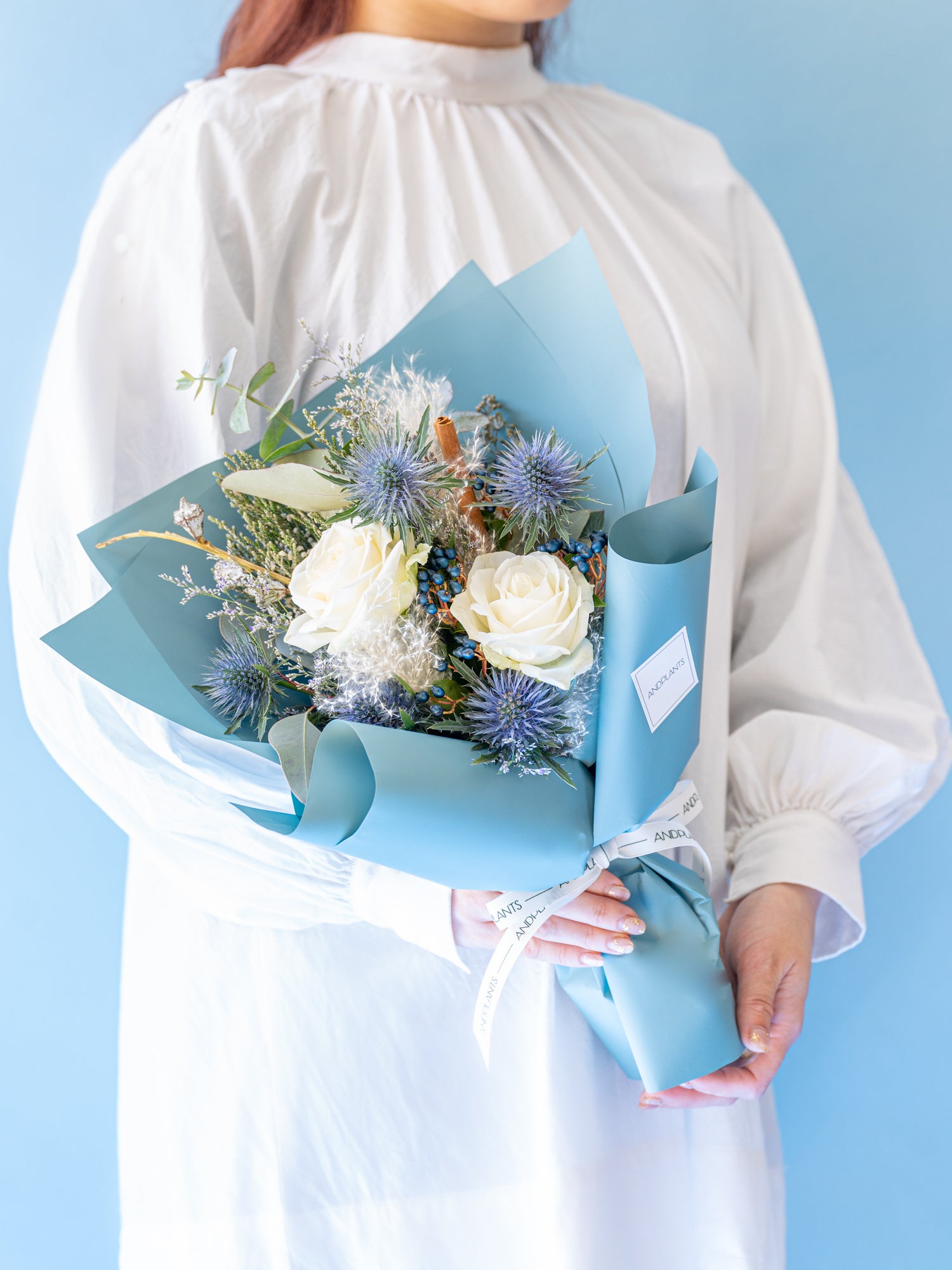 ホワイトローズのクラシカルな生花ブーケS