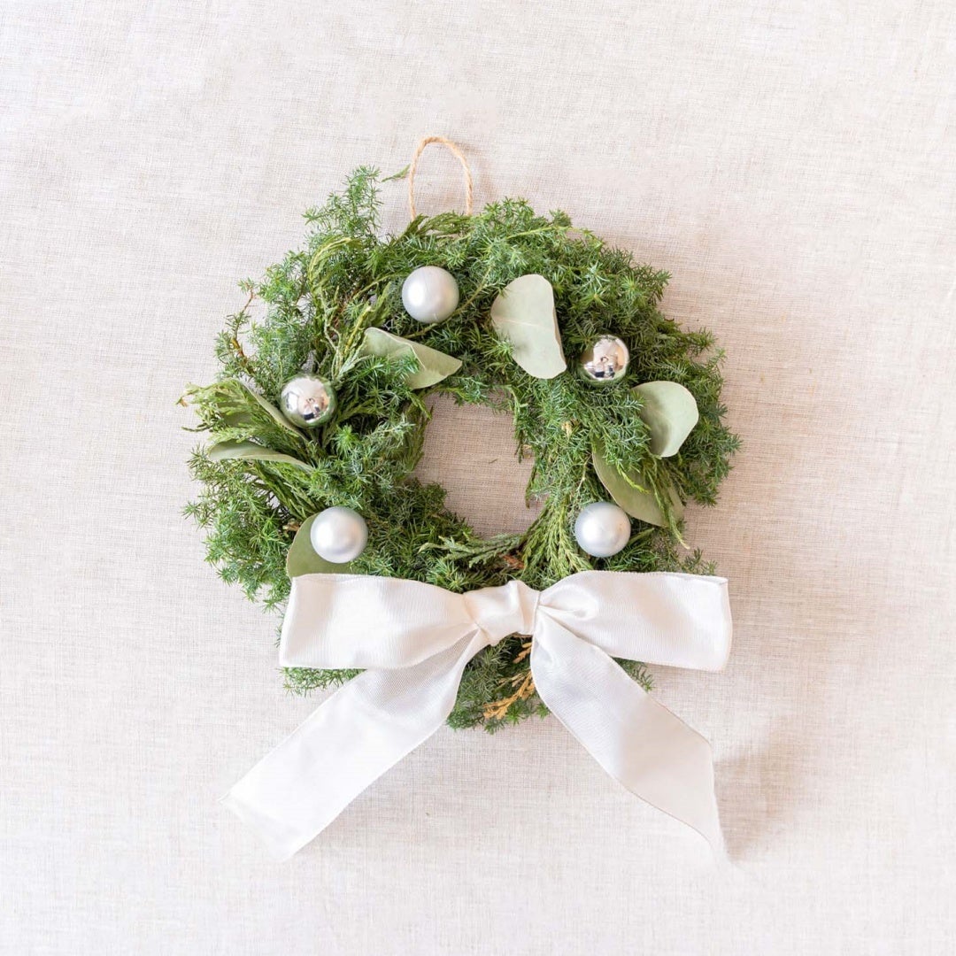 [クリスマスリース 2023] ボール×リボン S（シルバー）