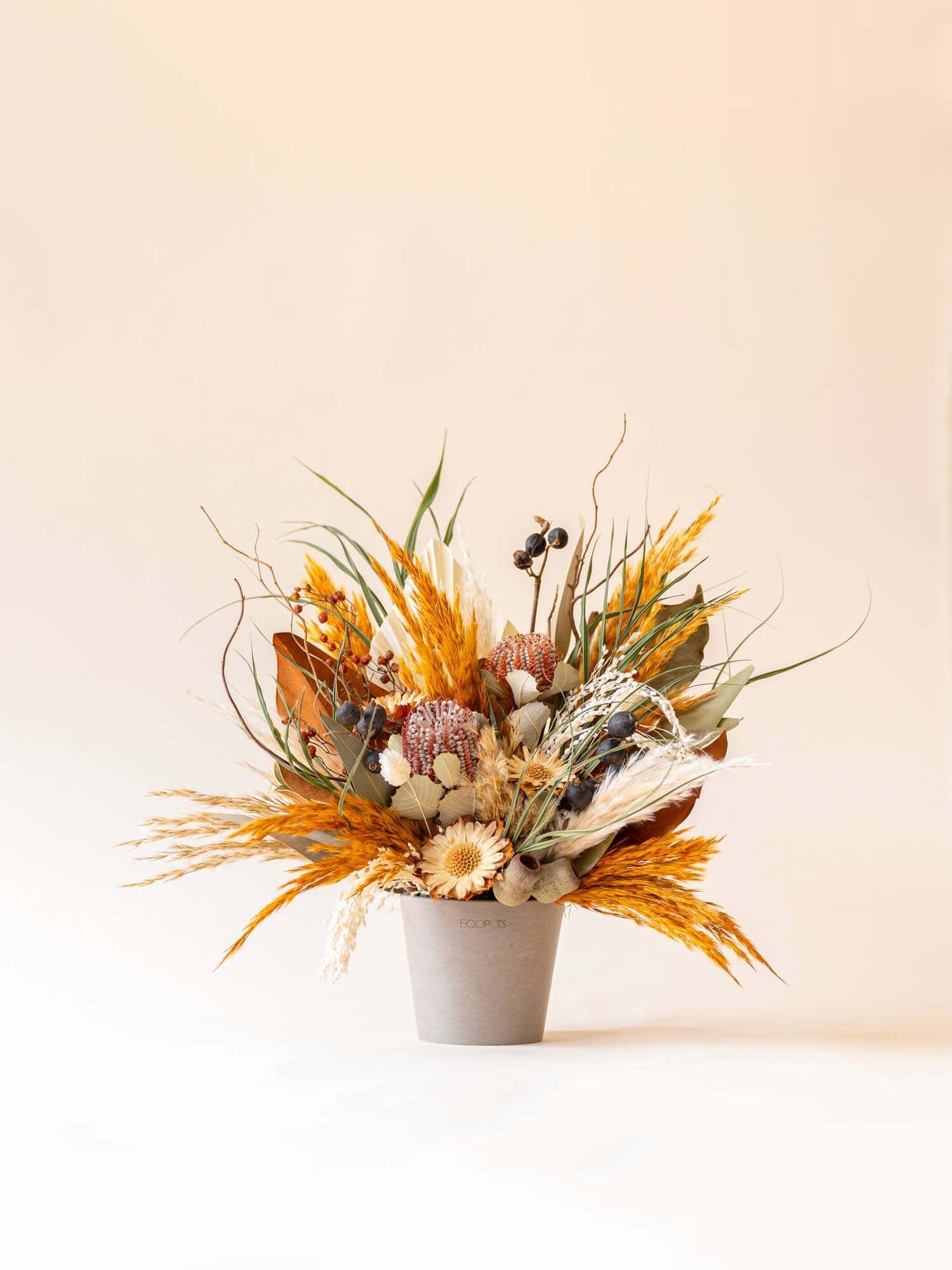 秋の実りのドライフラワー器アレンジ