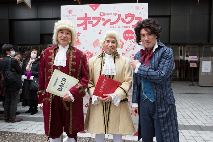 スタッフ総出でお出迎えします♪※スタッフが扮する作曲家：左からバッハ、モーツァルト、ベートーヴェン（過去のオープンハウスより）