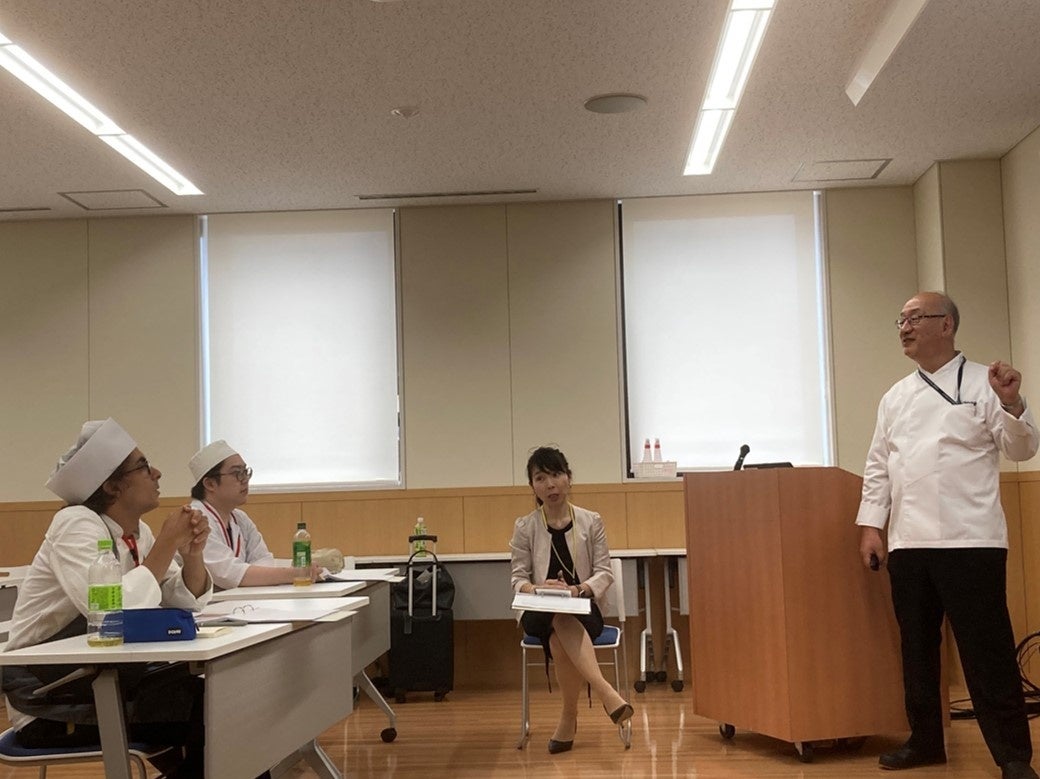 日本料理の成立背景や文化等を学ぶ講義