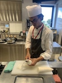 日本料理の五法（切る・煮る・焼く・蒸す・揚げる）を学ぶ実践授業