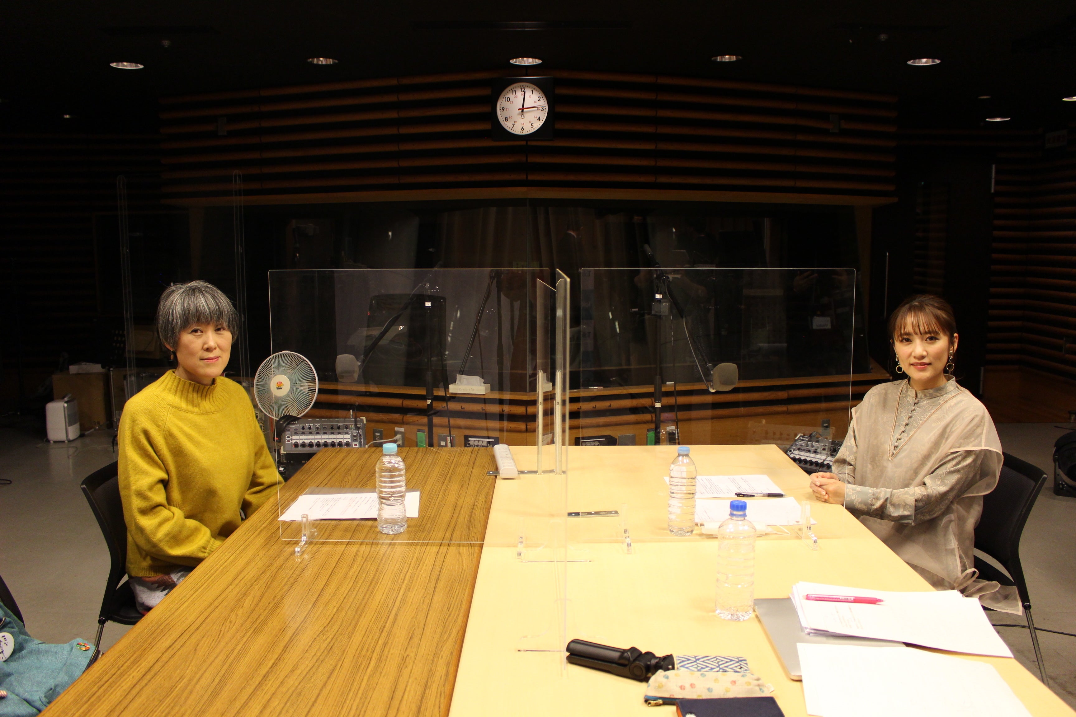 高橋みなみと笑いのたねプロジェクト代表 後藤誠子との収録の様子