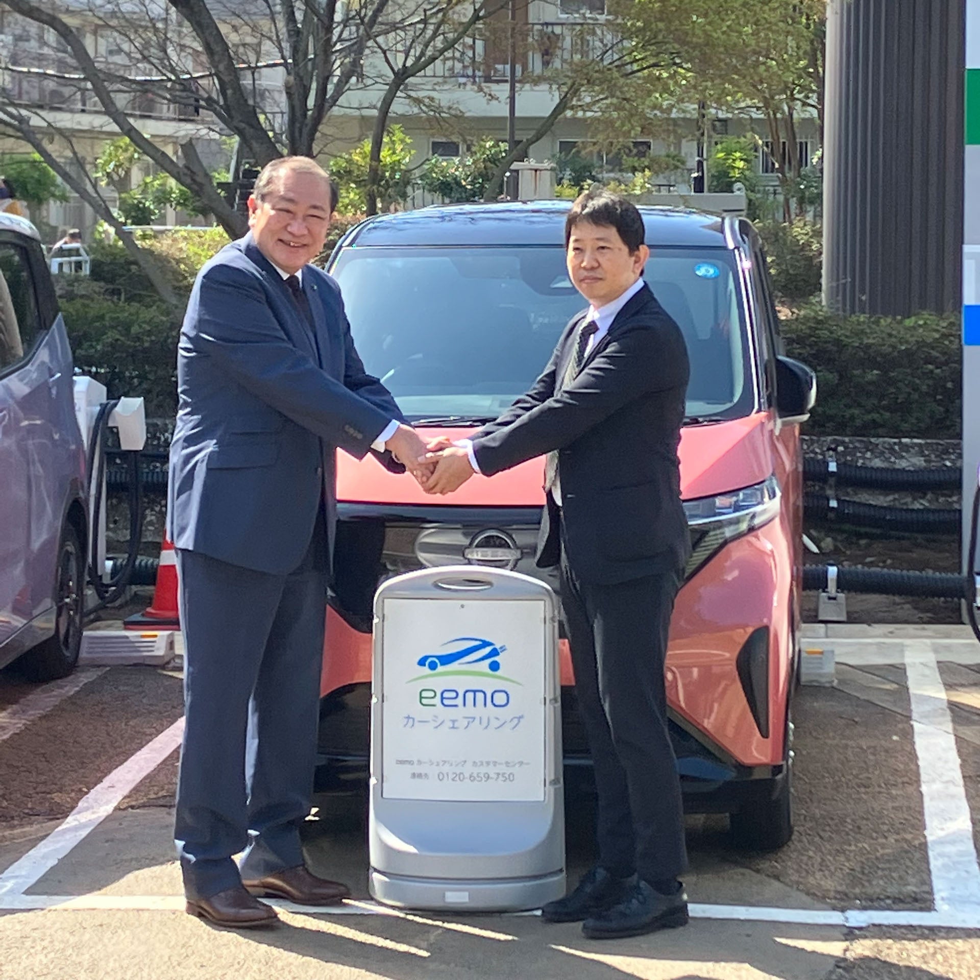 左：守屋 輝彦市長　右：REXEV代表取締役社長　渡部 健