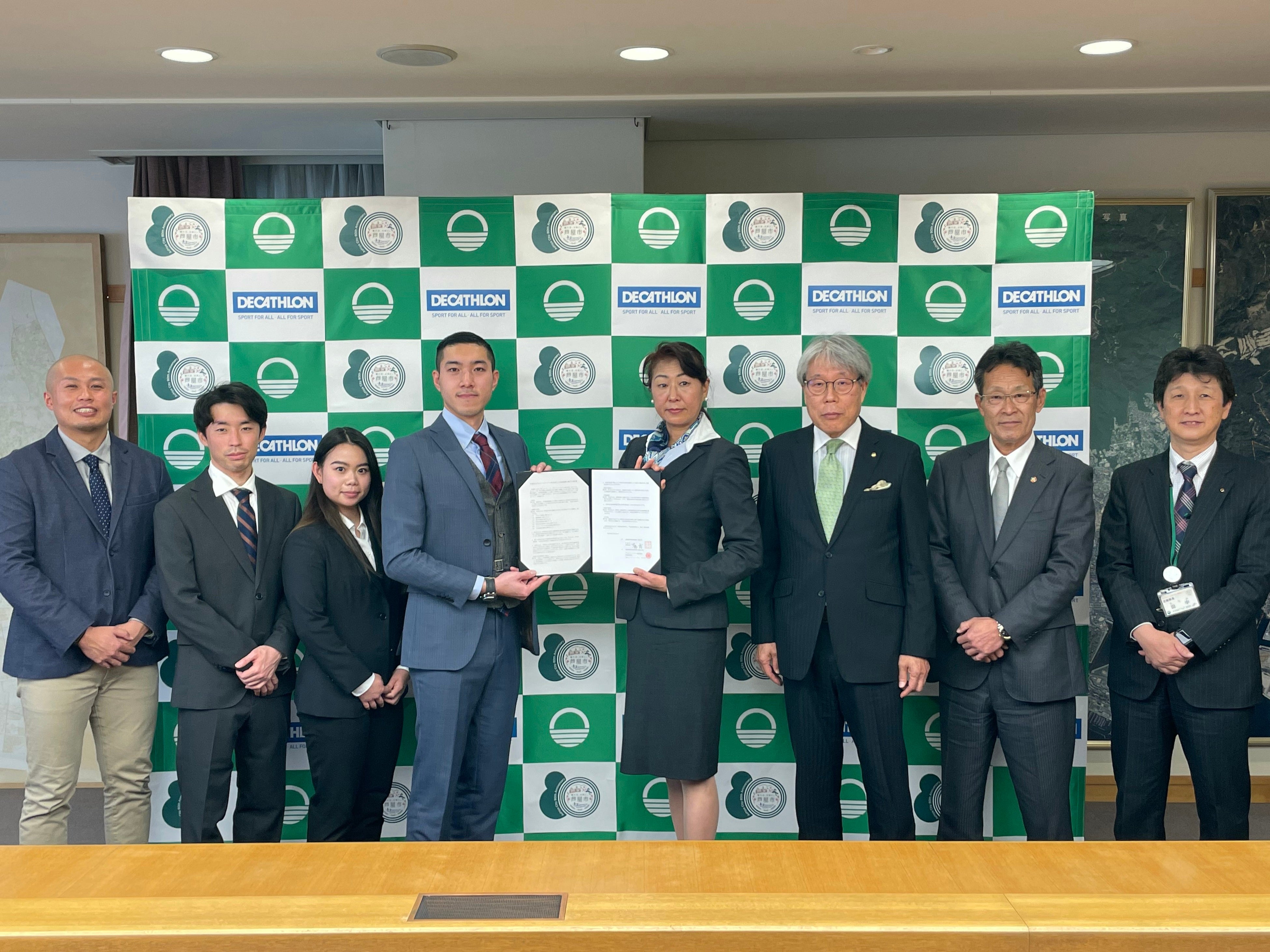 撮影時のみマスクを外しています