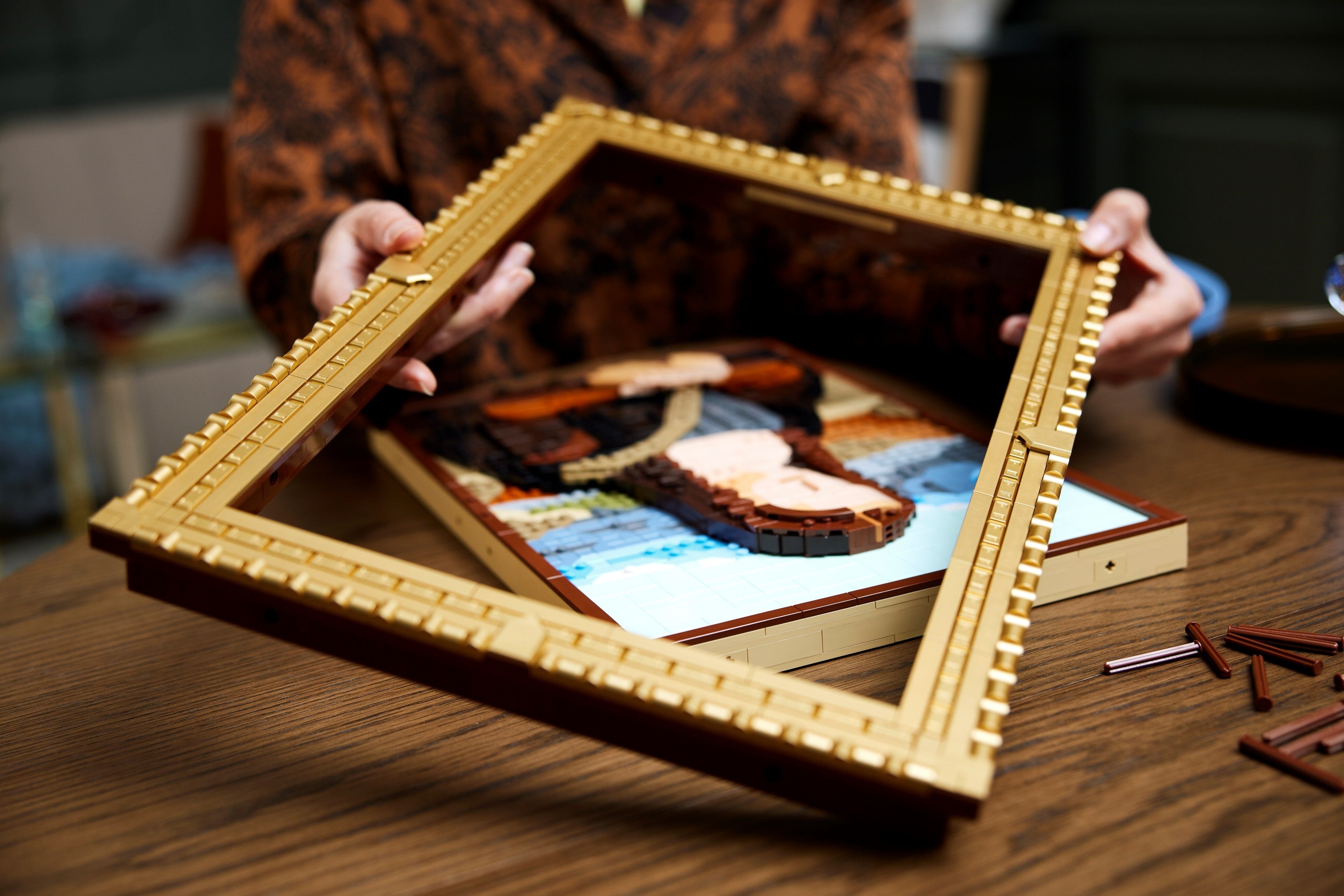 ゴールドの取り外し可能なフレーム付き