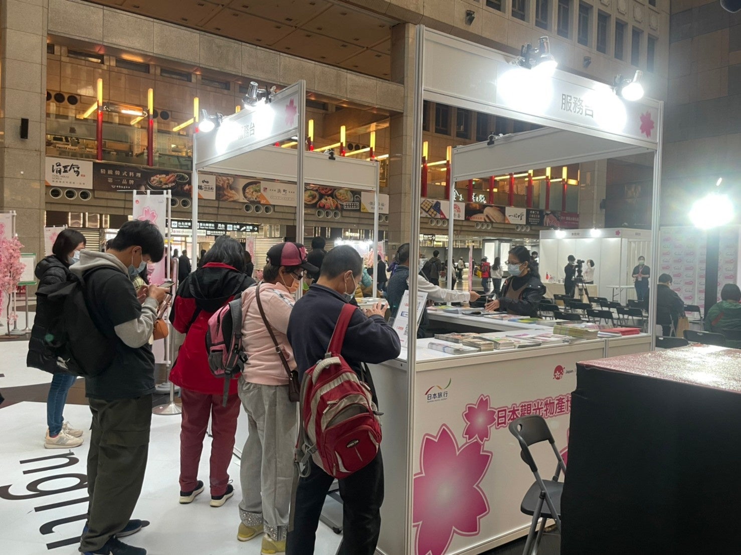 多くの台湾市民が会場に集まり、訪日旅行への期待の高まりをうかがわせました。