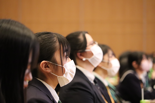 ▲SDGsに向けた取組事例を学ぶ学生たちの様子