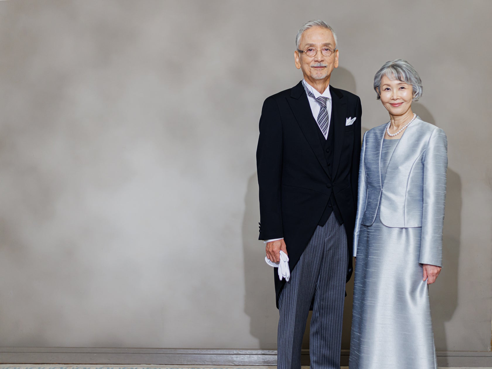 東京ソワール、増加する女性受章者へ「洋装正礼装」という新たな選択肢。叙勲・園遊会など格式ある場面に向け、9月25日新商品発売