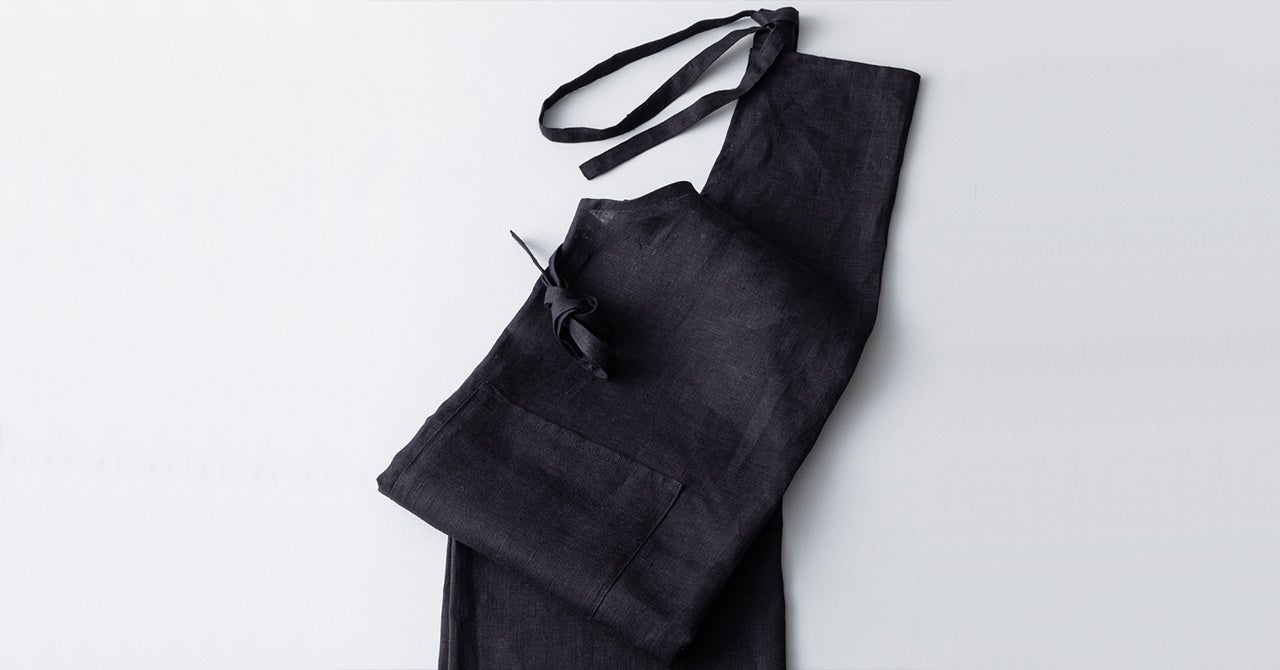 Cannes リネンエプロン 黒 9,350円(税込)