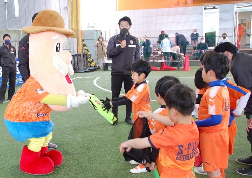 J1清水エスパルス サッカースクール清水校へ 米久 ソーセージおじさん オリジナルビブス を贈呈 伊藤ハム米久hdのプレスリリース J1清水エスパルス サッカースクール清水校へ 米久 ソーセージおじさん オリジナルビブス を贈呈 伊藤ハム米久hdのプレスリリース