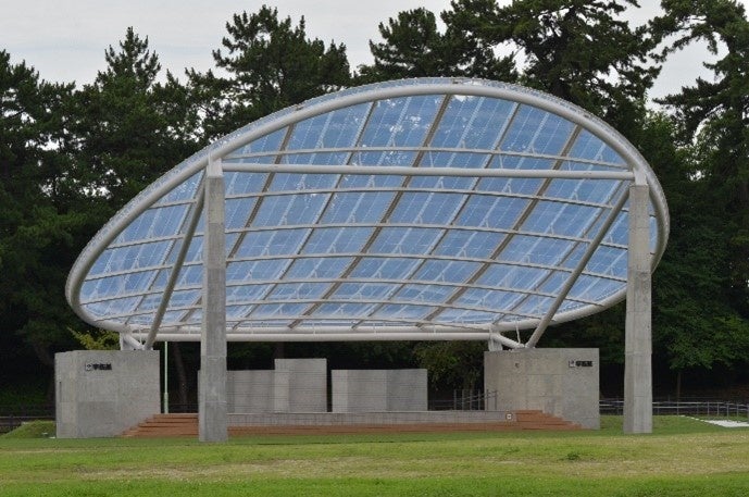 ETFEフィルム膜屋根　ステージ（正面）