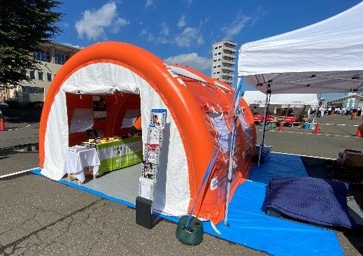 展示したマク・クイックシェルター