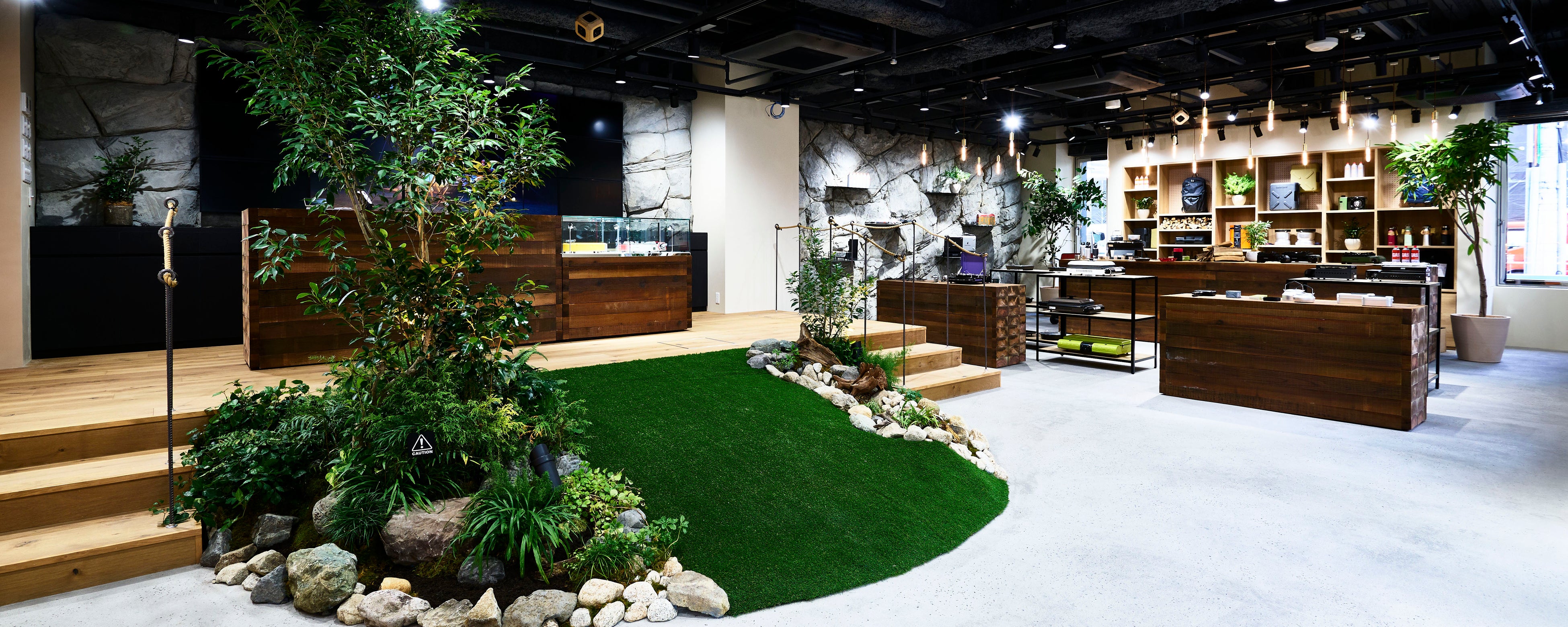 Iwatani Outdoor Shop BASE