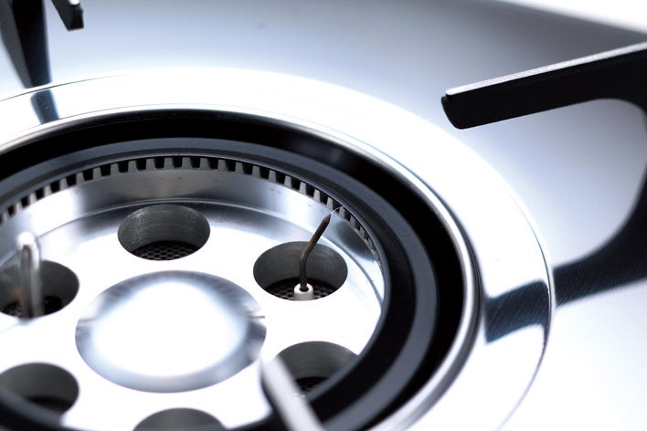 ※本品の点火には単三アルカリ乾電池（商品に付属）を使用します。