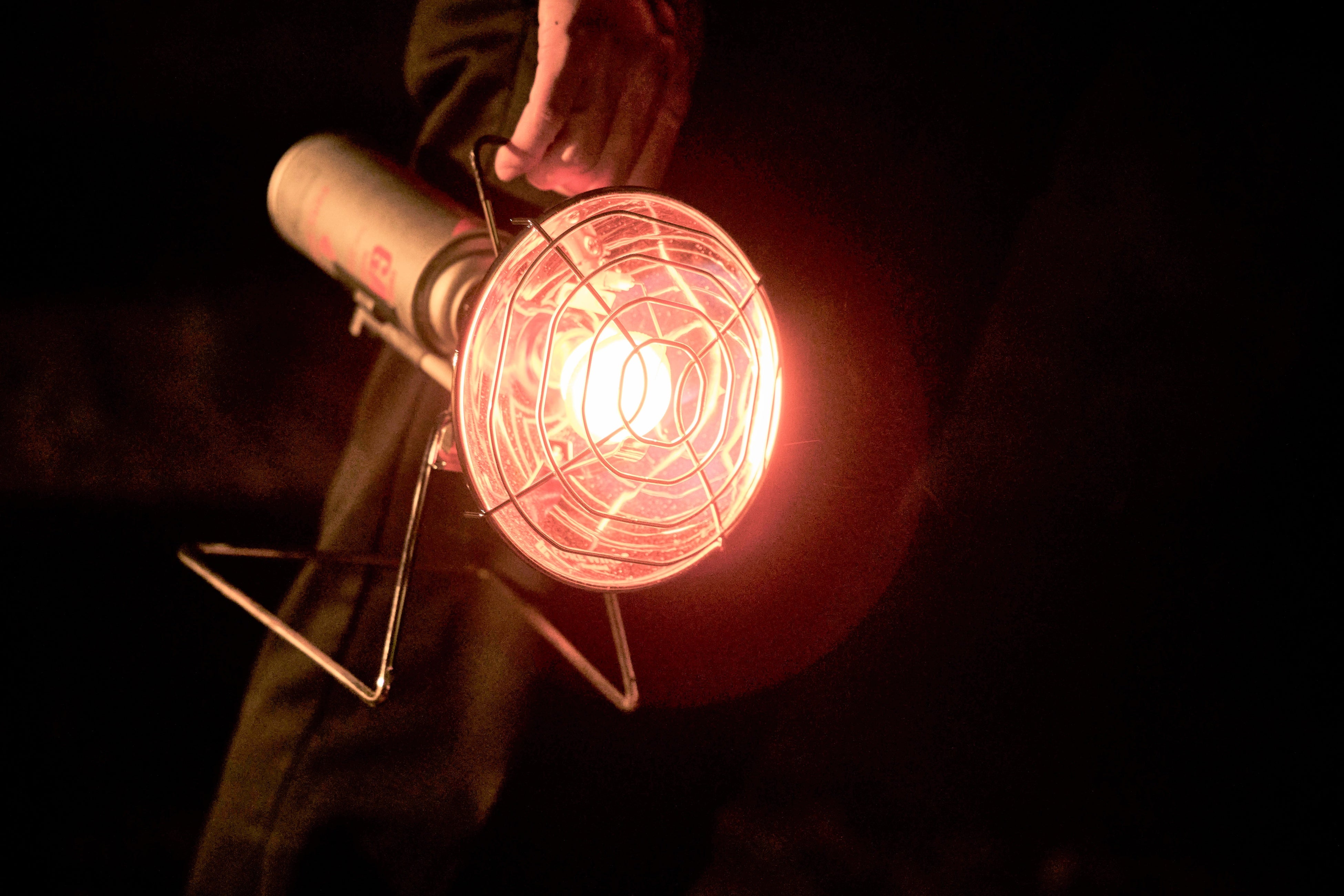 火が燃え上がることがないため使用中の持ち運びも可能