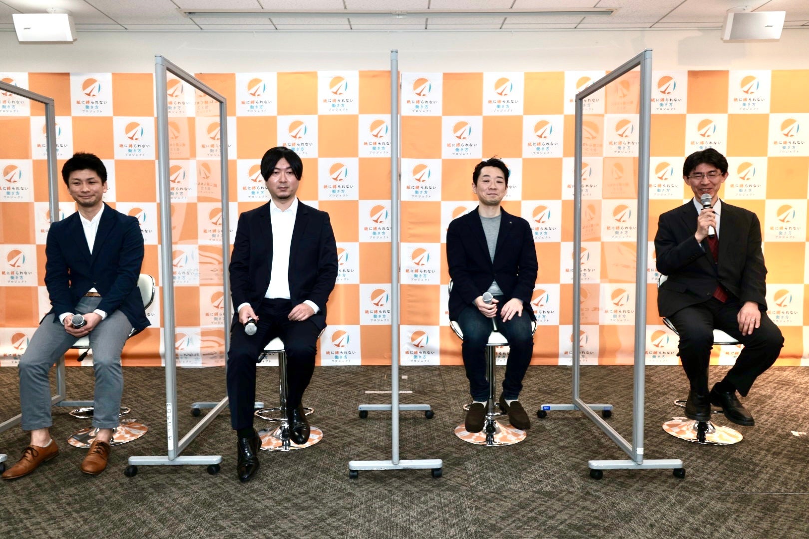 左から、ビズリーチ 古野氏、弁護士ドットコム 橘氏、ラクス 本松、中小企業庁 小池氏