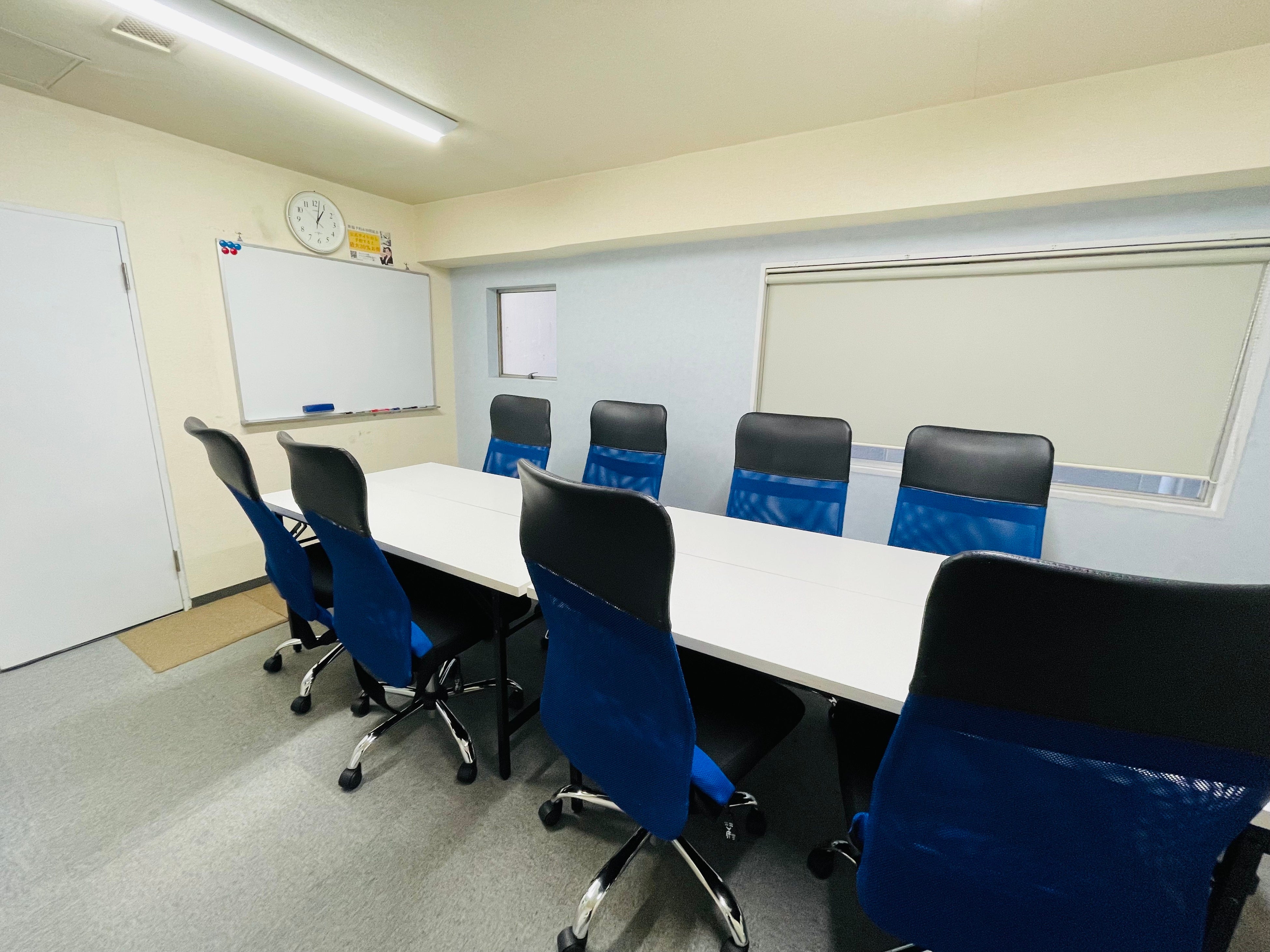 実際の会議室（新宿駅・〜8名）
