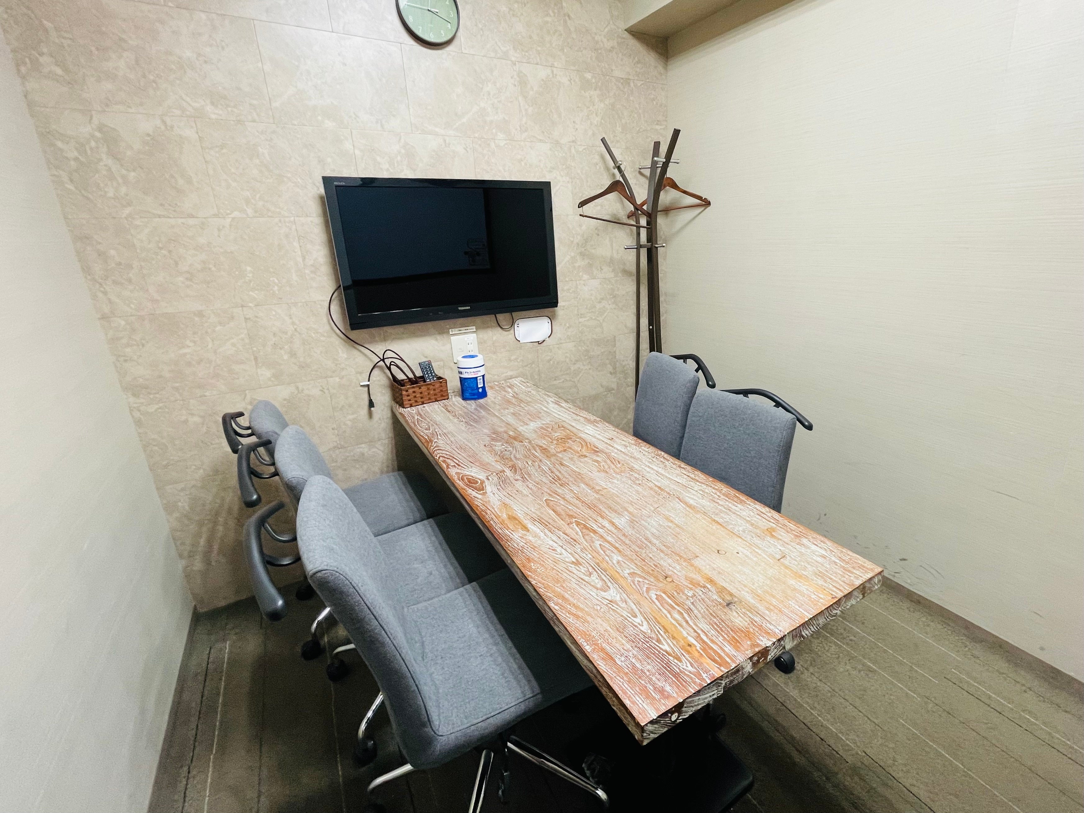 実際の会議室（東新宿駅・〜5名）