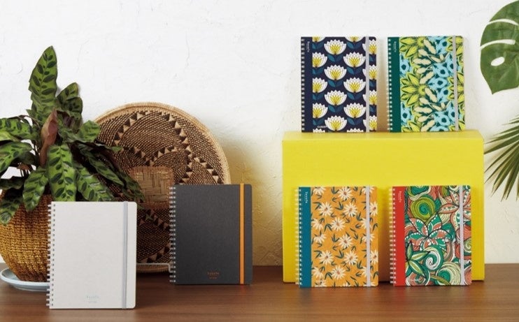 「ソフトリングノート＜Sooofa（スーファ）＞板紙表紙」と「CLOUDY」コラボアイテム