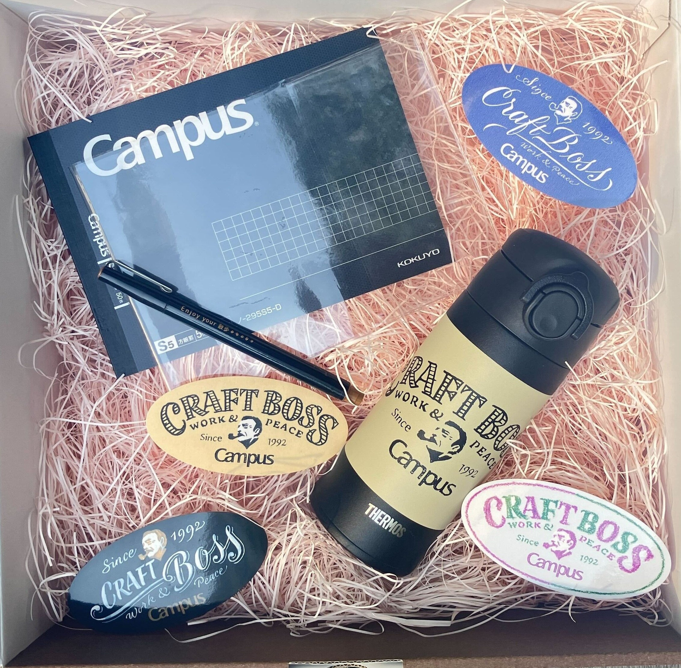 ボス　ノート 働く人の相棒”2ブランドから「クラフトボスx大人キャンパス」が