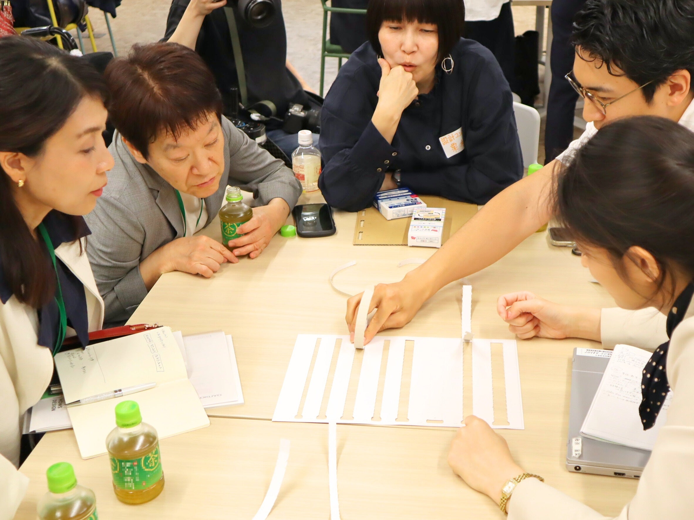 議論をする様子