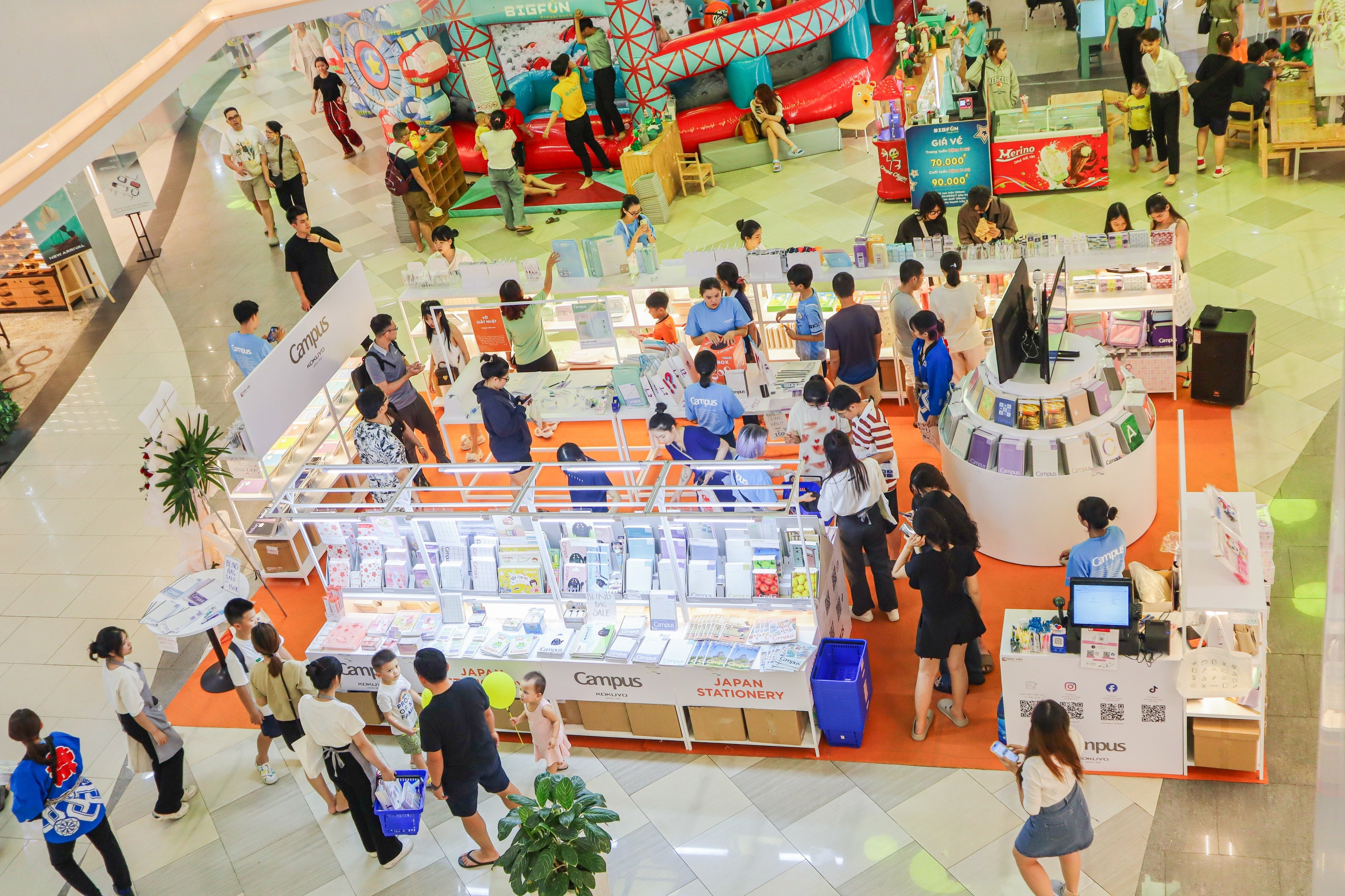 ベトナムでのPOP UP SHOPの様子