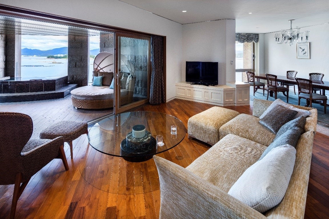 オープンテラスデッキ・天然温泉露天風呂付の最上級スイート「プレジデンシャル スパ・スイート」