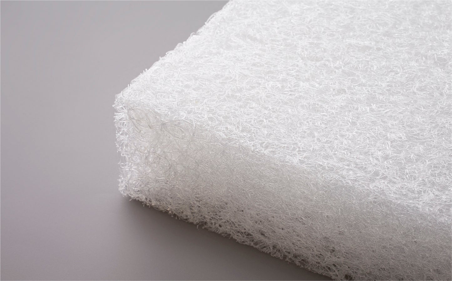 雨ざらしOKで、もう濡れたクッションに悩まない！圧倒的な速乾性を誇る