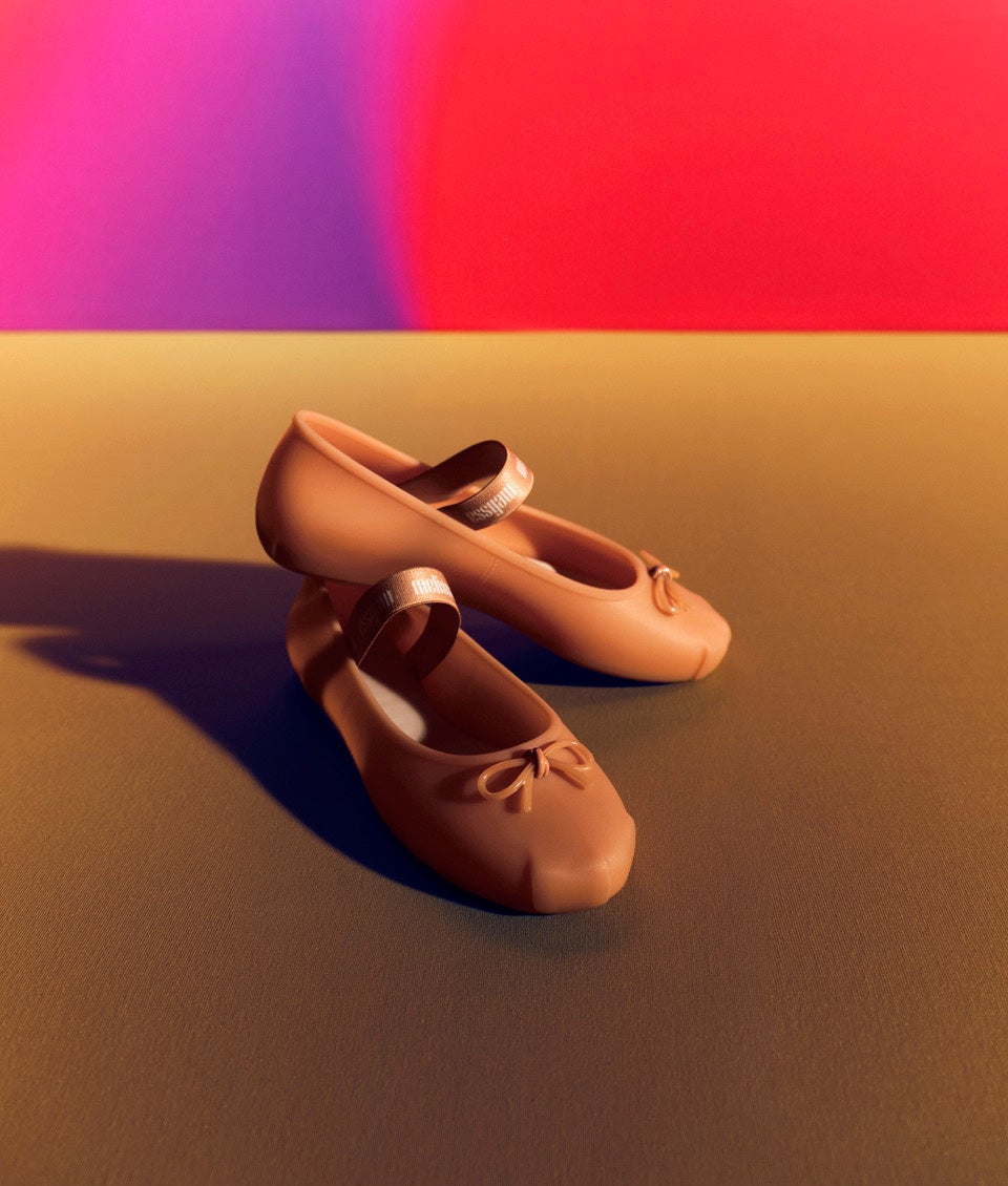 MELISSA SOPHIE ¥13,200 (税込)   ベージュ、ブラック、グリッターブラウン、ライトブルー  サイズ展開 EU35／36、EU37、EU38、EU39