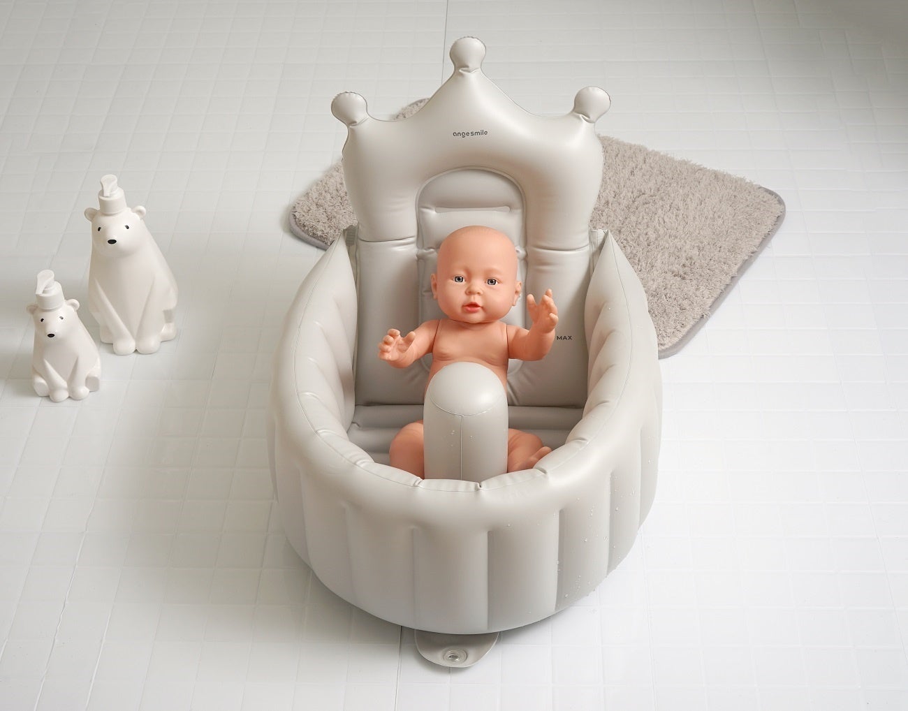 新発売】赤ちゃんの入浴をしっかり安全にサポート！かわいい王冠