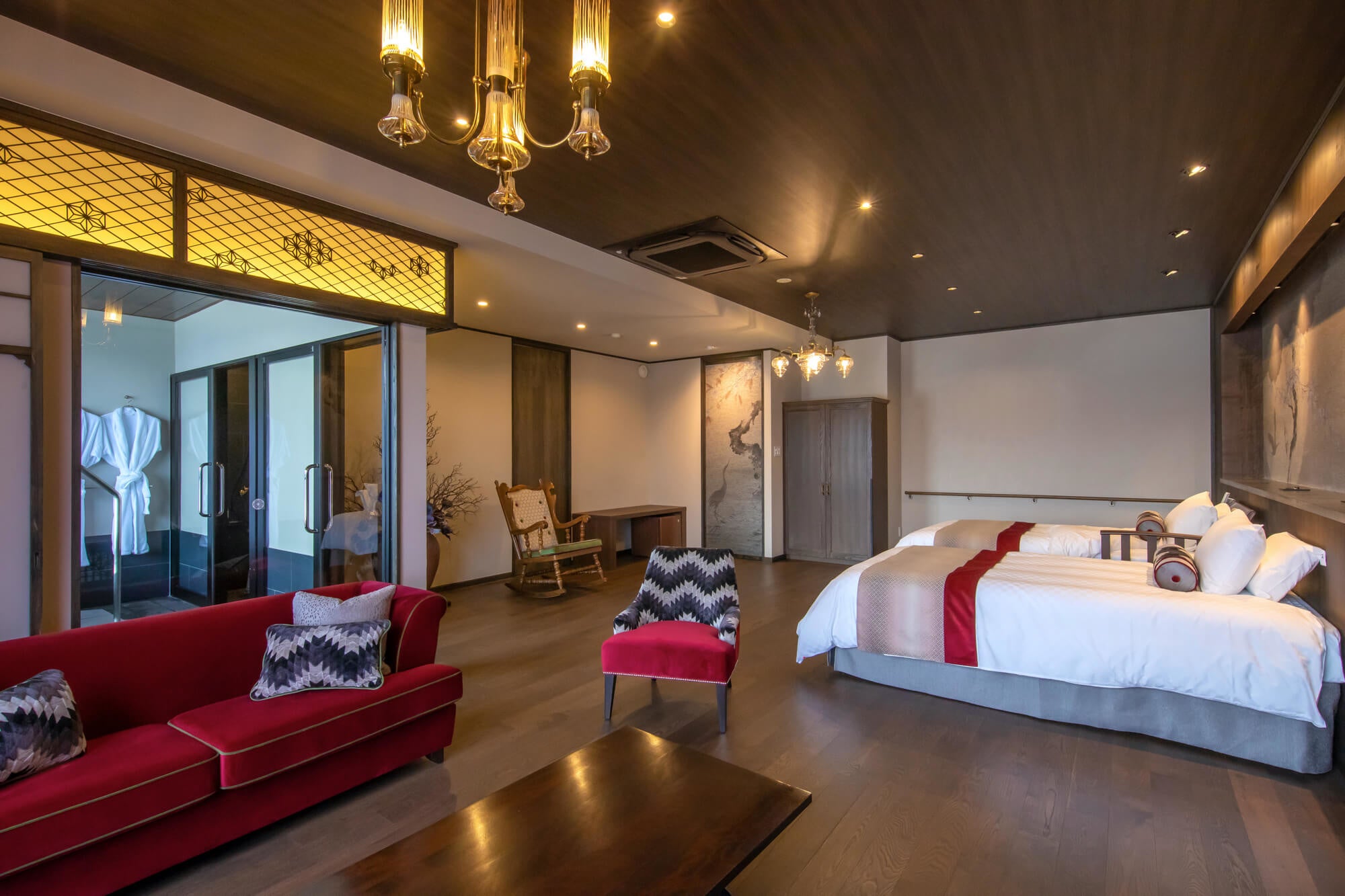 露天風呂付き客室のリビングスペース