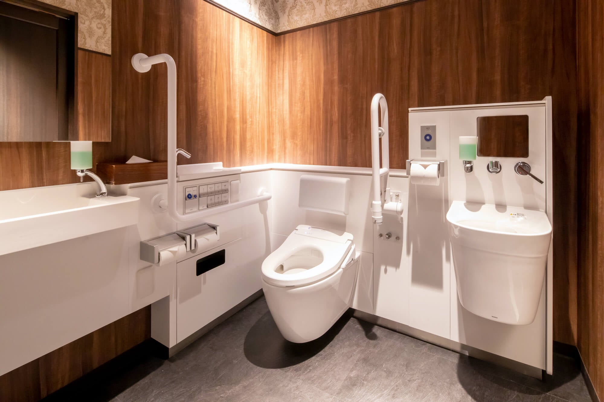 車椅子・オストメイト対応の「多目的トイレ」