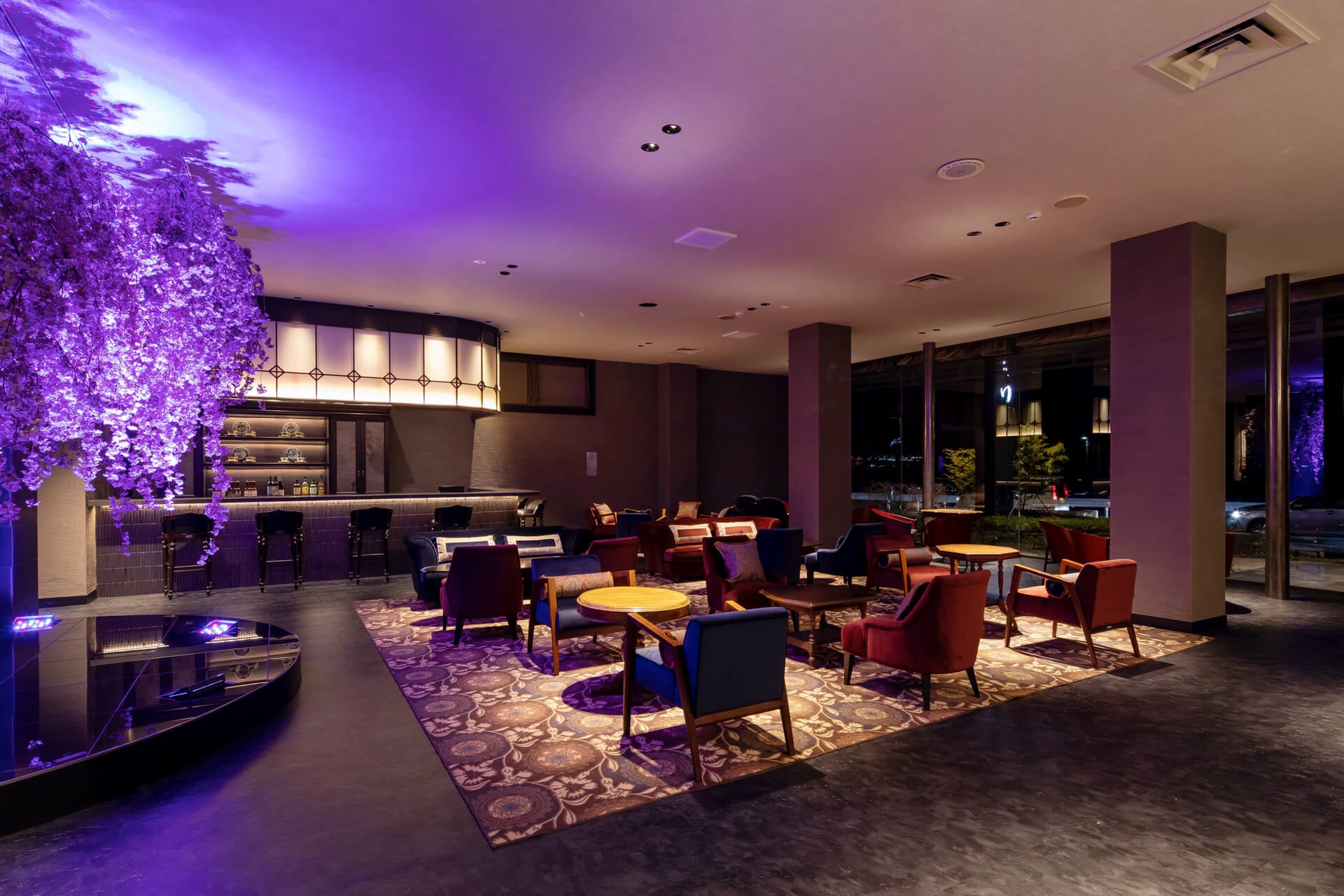 奇しくも美しい空間に癒されるロビーラウンジ