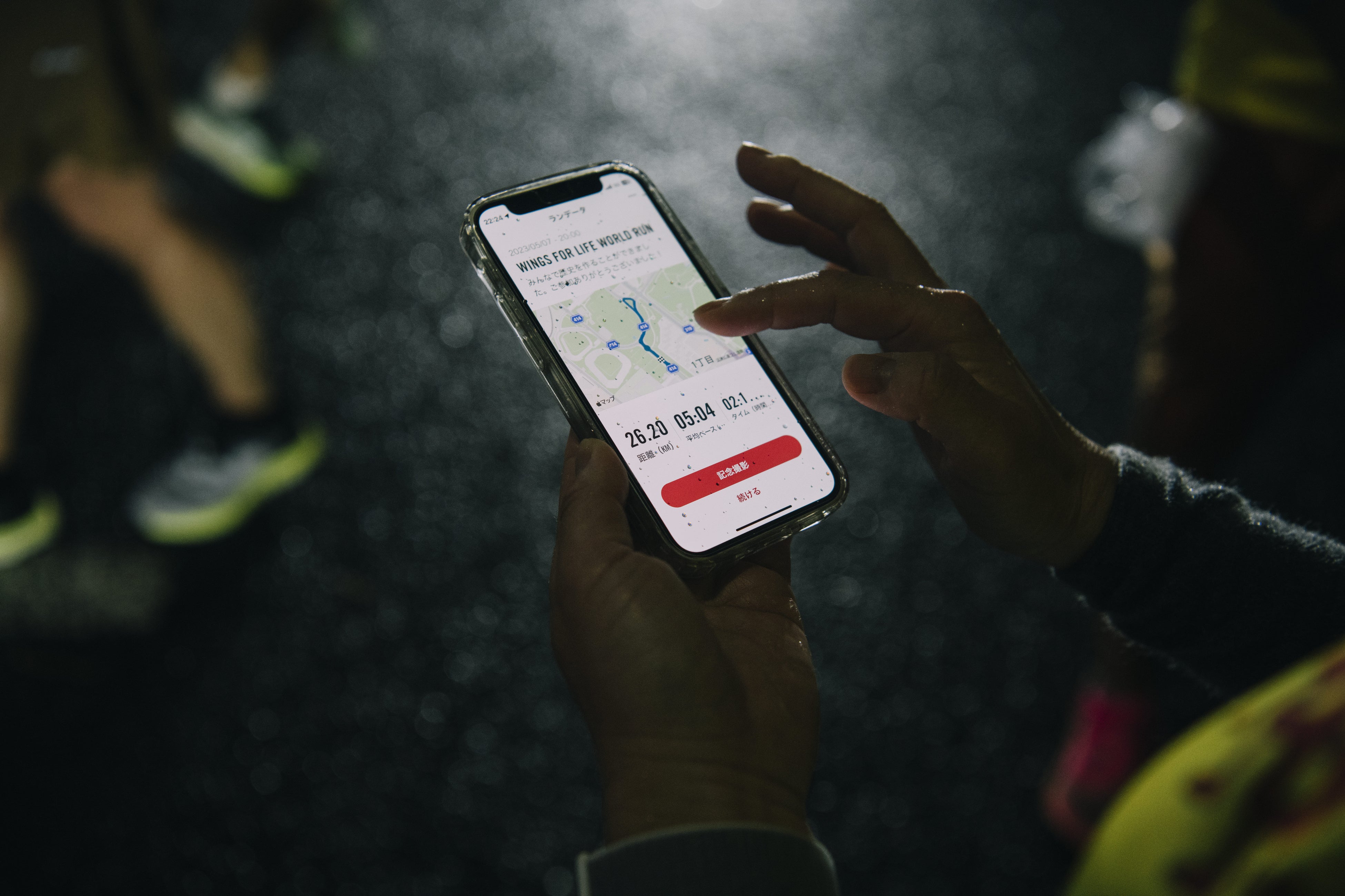 アプリを使うイベント参加者　Suguru Saito ／ Red Bull Content Pool