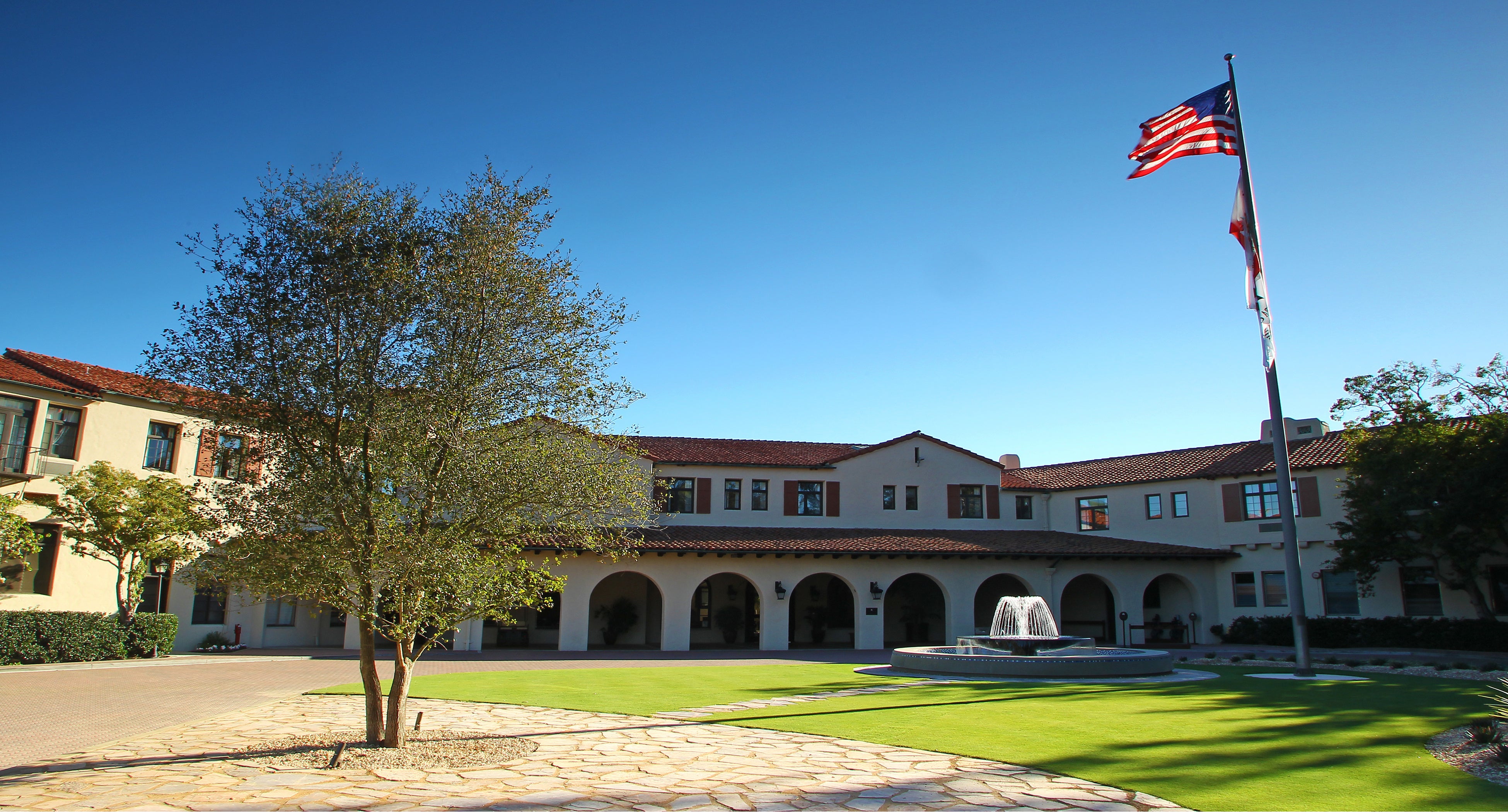 リビエラカントリークラブのクラブハウス