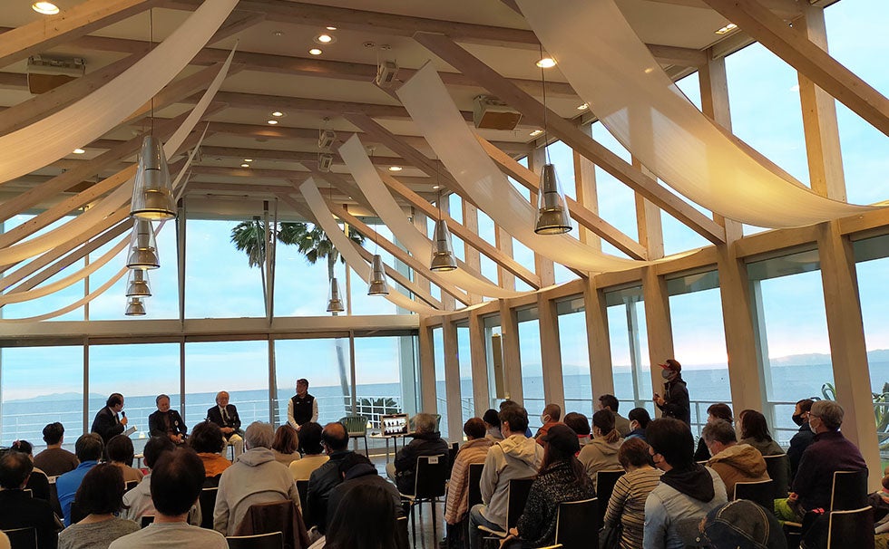 海に囲まれた会場で行うLOVE OCEAN シンポジウム