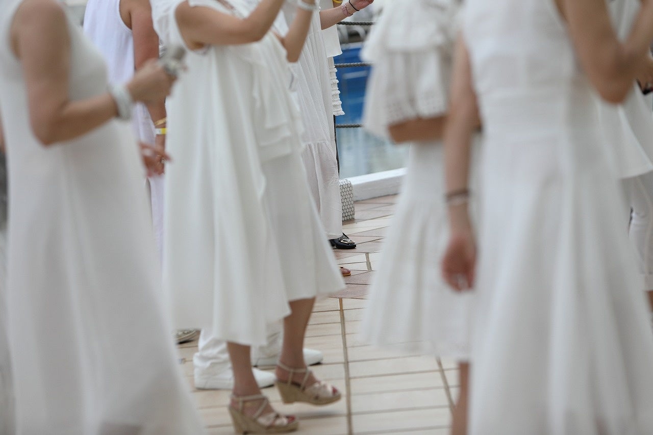 白のコーディネートが映える