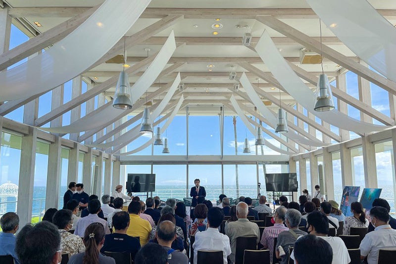 シンポジウムは3方を海に囲まれたリビエラ逗子マリーナ特設会場で