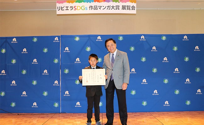 左）神奈川県知事賞を受賞した長谷川さん 　右）神奈川県知事　黒岩祐治氏