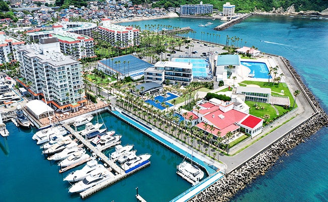 マリーナ・ホテル・レストラン・イベント会場・リゾートマンション・テニスコートなどを有する「リビエラ逗子マリーナ」