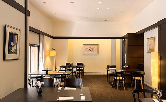 アートが展示された店内